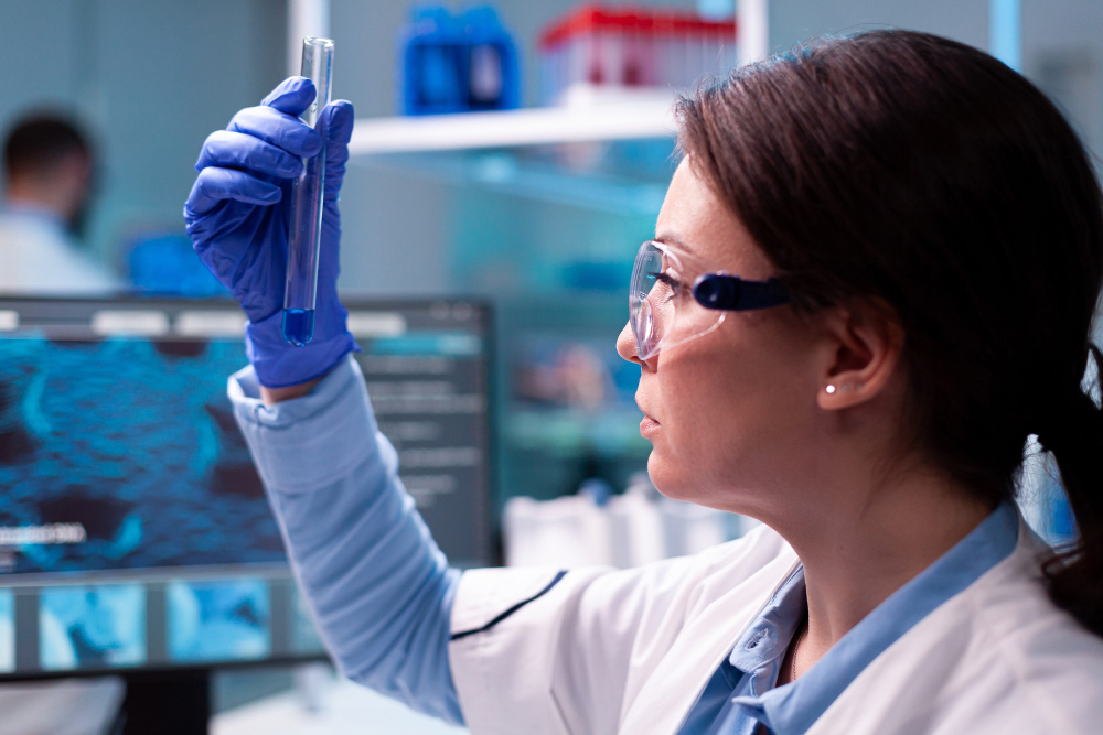Healthcare medicine scientist doctor looking at chemical sample expertise by DC Studio from Freepik